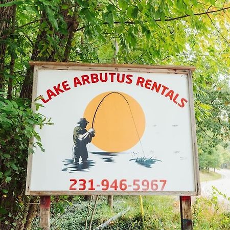 Arbutus Lake 3 Bedroom Cottage Traverse City Exteriör bild