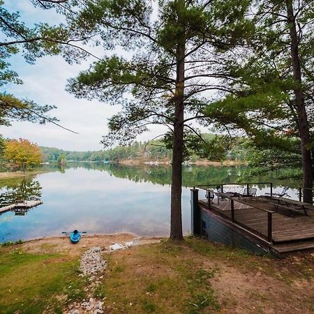 Arbutus Lake 3 Bedroom Cottage Traverse City Exteriör bild
