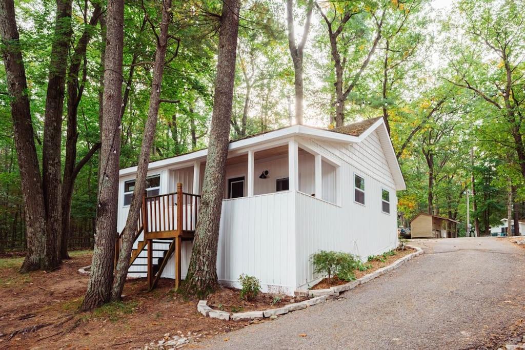 Arbutus Lake 3 Bedroom Cottage Traverse City Exteriör bild
