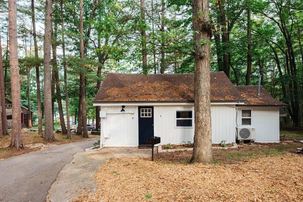Arbutus Lake 3 Bedroom Cottage Traverse City Exteriör bild