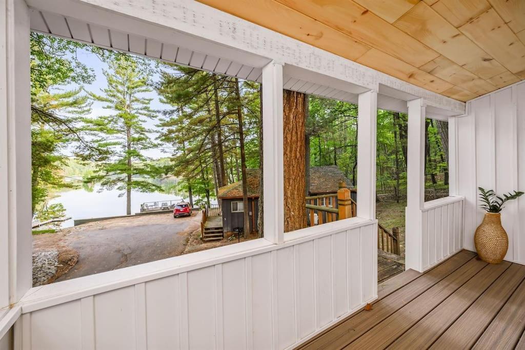Arbutus Lake 3 Bedroom Cottage Traverse City Exteriör bild