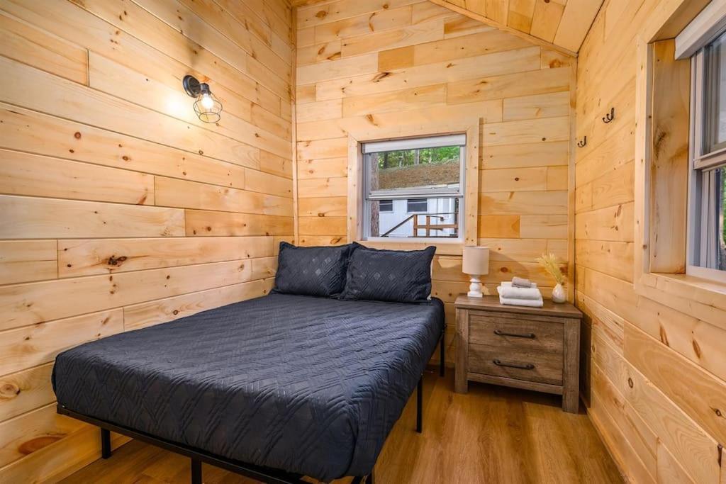 Arbutus Lake 3 Bedroom Cottage Traverse City Exteriör bild