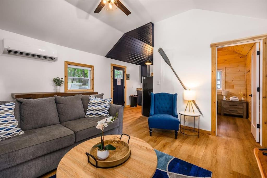 Arbutus Lake 3 Bedroom Cottage Traverse City Exteriör bild