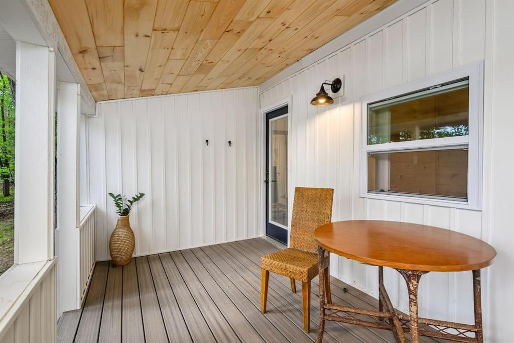 Arbutus Lake 3 Bedroom Cottage Traverse City Exteriör bild