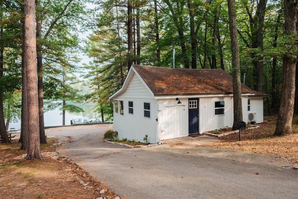 Arbutus Lake 3 Bedroom Cottage Traverse City Exteriör bild